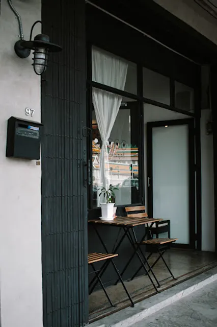 Budhtri Coffee ( กาแฟบุตรี เสาชิงช้า)