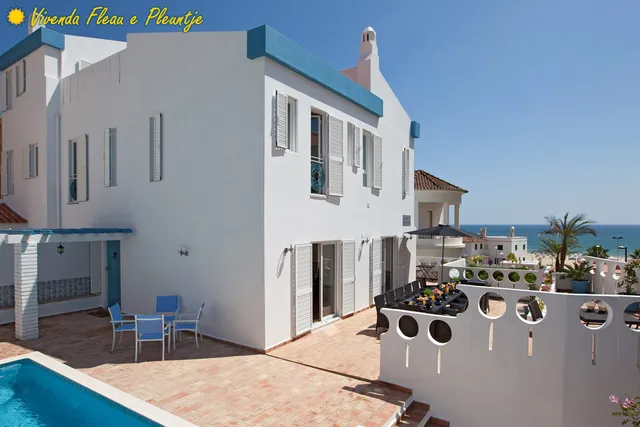 Vivenda White and Blue