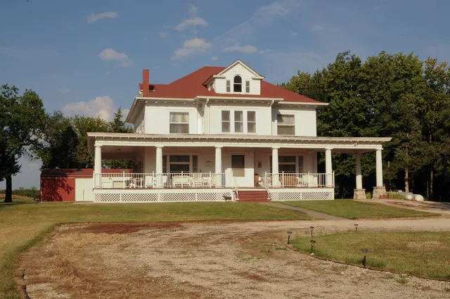 Keene Road Country Estate with Rustic Barns