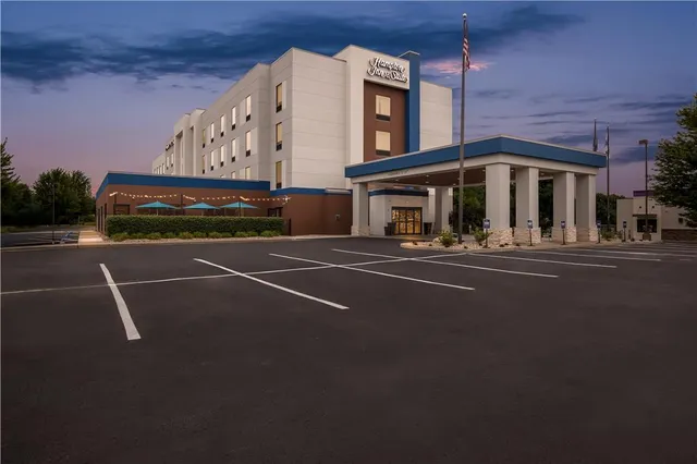 Hampton Inn & Suites Grove City