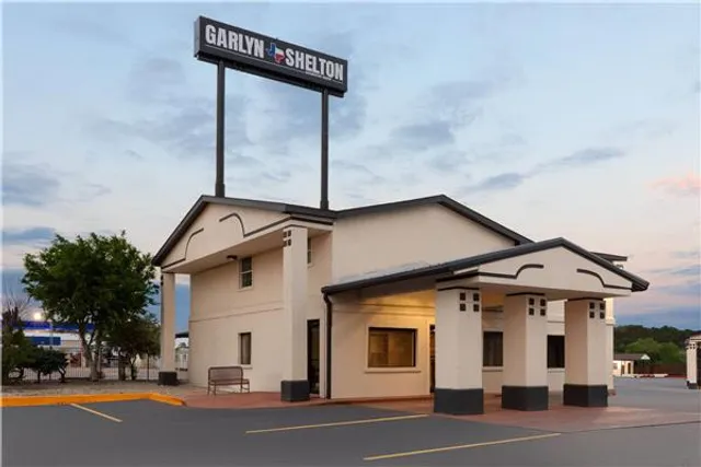 Super 8 by Wyndham Temple