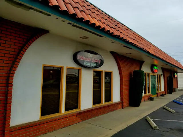 Mike's Pizzeria Lounge