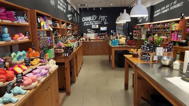 Lush Cosmetics Quaker Bridge