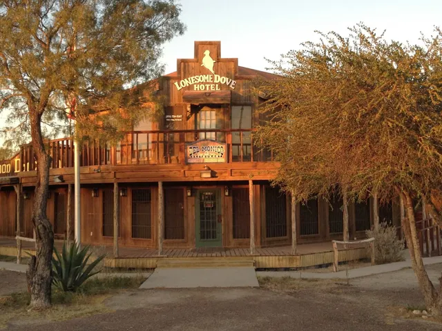Lonesome Dove Hotel & Cabins