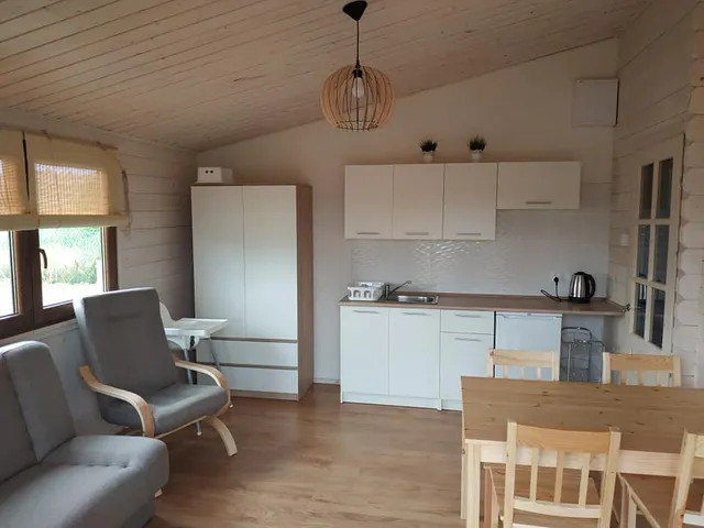 Domki letniskowe nad jeziorem w Borach Tucholskich