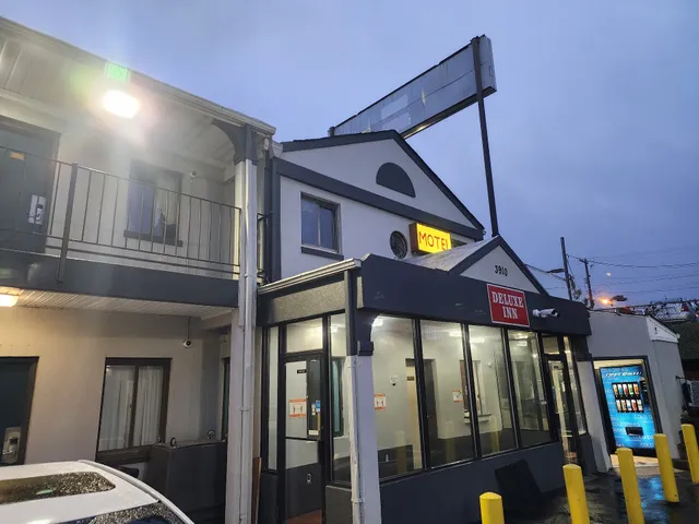 Deluxe Inn