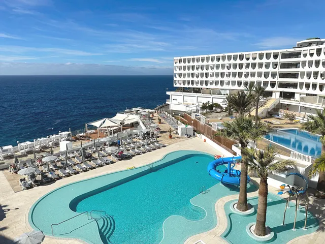 Pearly Grey Ocean Club