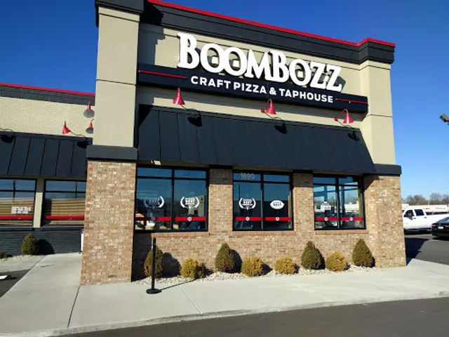 BoomBozz Pizza & Watch Bar