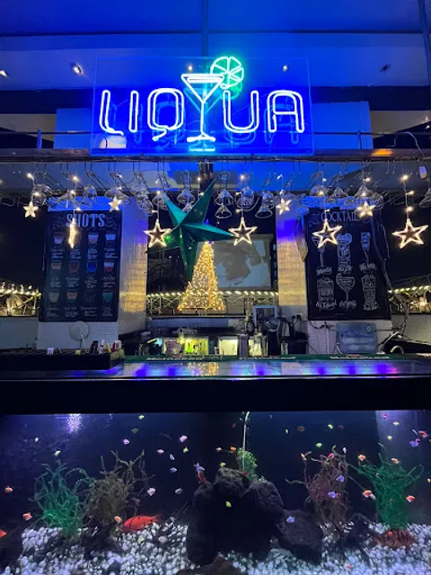 Liqua Rooftop Poolside Bar