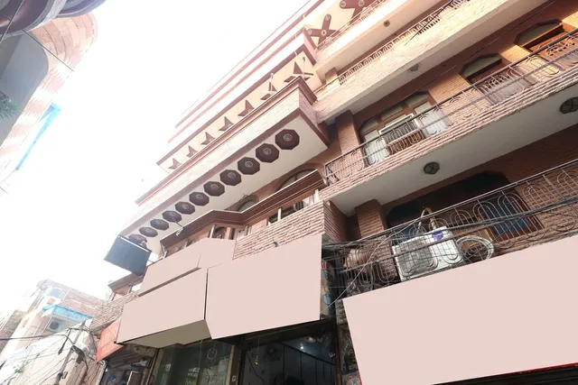 OYO 16098 Hotel Amrit