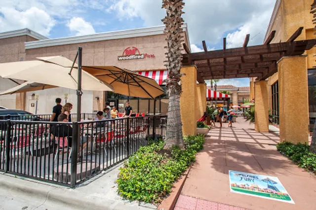 900 Degrees Woodfired Pizza at Wiregrass