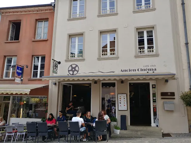Ancien Cinéma Café Club
