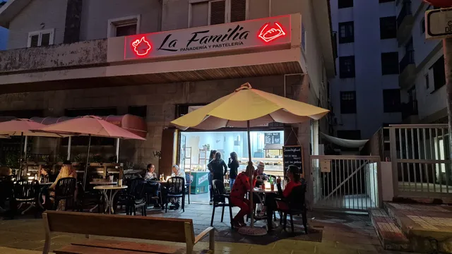 Panadería Pastelería "La Familia"