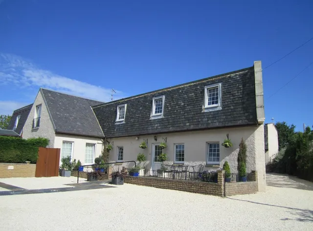 Aaron Glen Guest Apartments