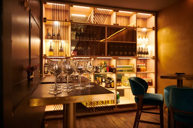 Bakus - Restaurant et bar à vin festif