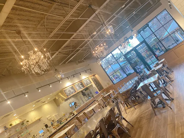 Sweet Paris Crêperie & Café.