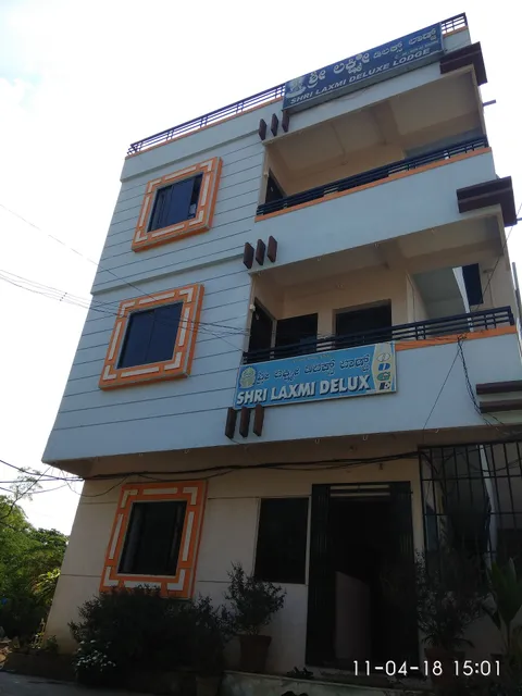 Shri Laxmi Deluxe Lodge