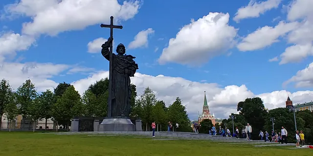 Памятник князю Владимиру