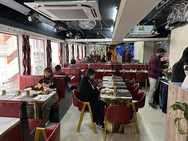 Delhi 6 Indian Restaurant & Bar