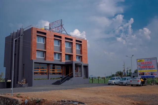 Hotel Grand Vintage- Resto And Lodge_(PURE VEG)-UDUPI MANAGEMENT