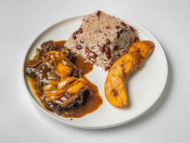 GoldWater Restaurant, Bar & Grill