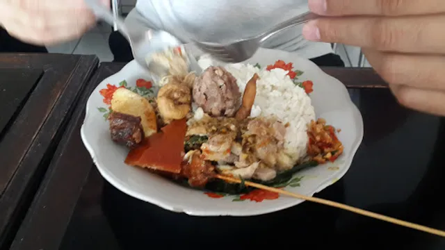 Warung Babi Guling Sari Nadi