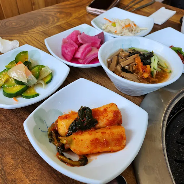 우렁쌈밥대패정식