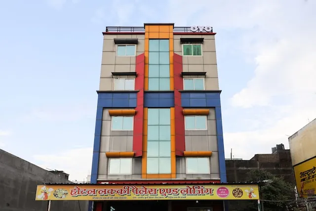 OYO 48261 Hotel Lucky Palace