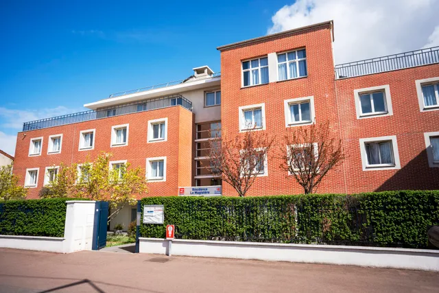 Appart Hôtel - Séjours et Affaires / Résidence étudiante - Les estudines Créteil Le Magistère