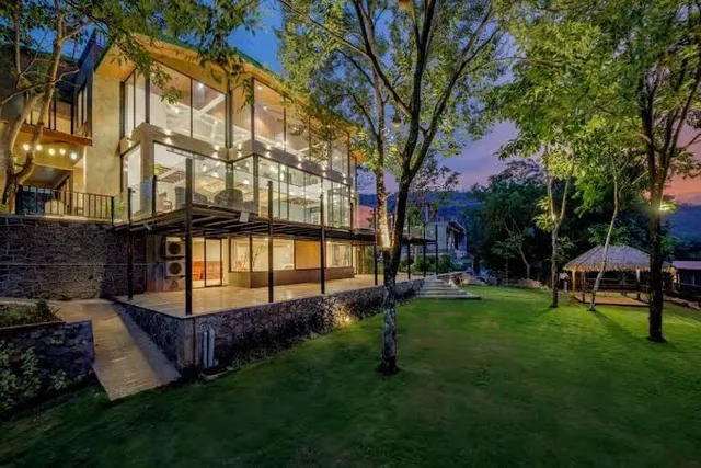 SaffronStays Sonnet - 4 BDR Pet-friendly Pool Mansion in Khopoli