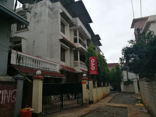 OYO 8209 Stay Down Town