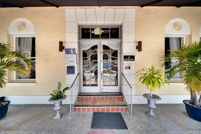 Nine20 Collins Apartments By Lowkl