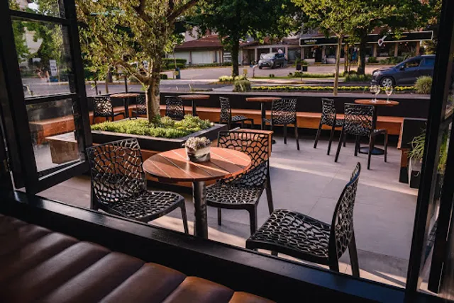 Abstrato Restaurante e Wine Bar