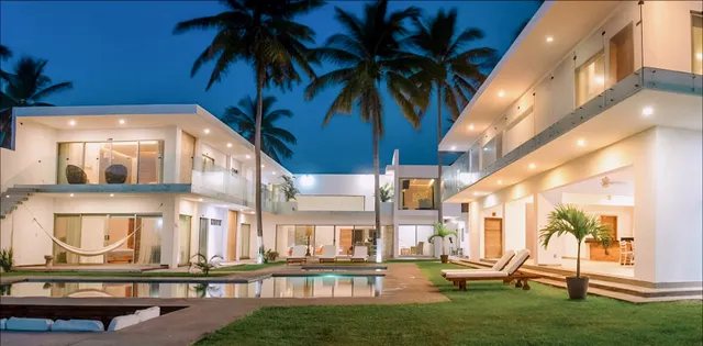 Luxury Palms Hotel & Restaurant