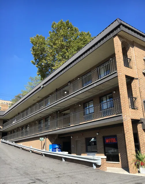 River Road Motor Inn