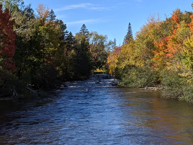 Accès au sentier linéaire de la rivière Saint-Charles in Quebec, Canada ...