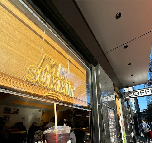 Mr. Summit Cafe