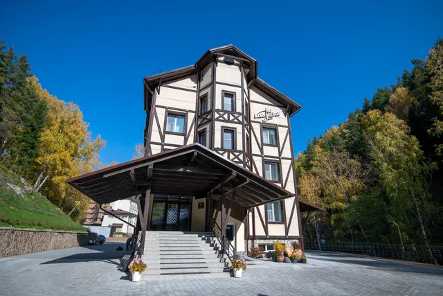 Na Kamushkakh, 3 Zvezdy