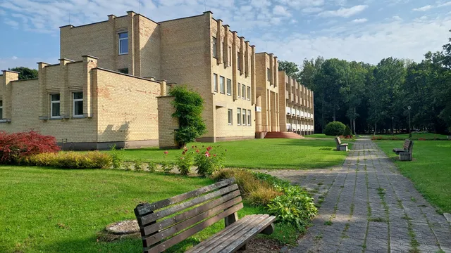 Plinksiu viesbutis, Plinijus