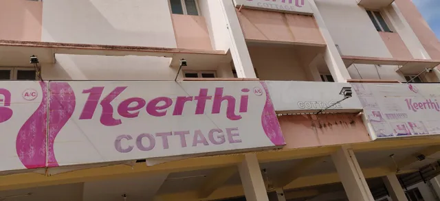 OYO 48250 Keerthi Cottage