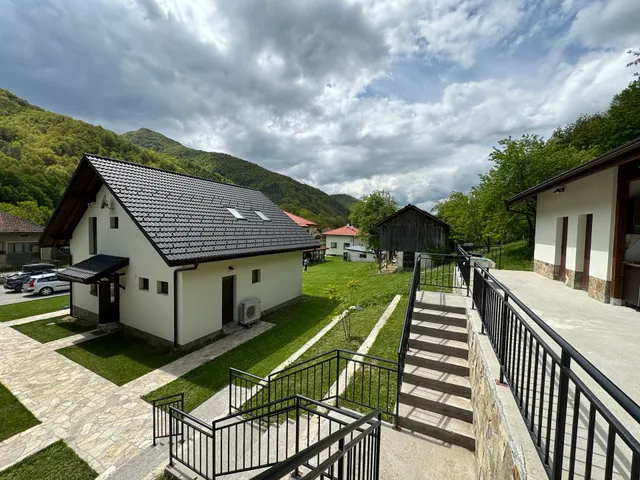 Тиловите къщи