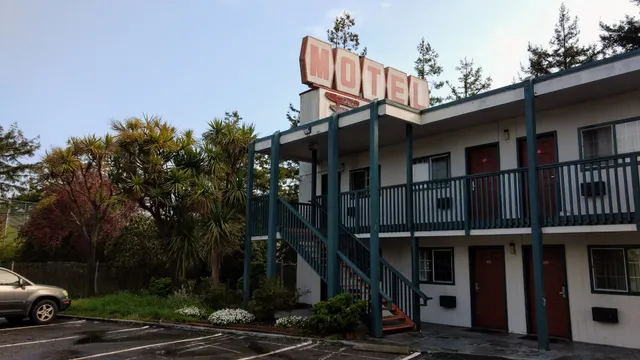 Fairwinds Motel
