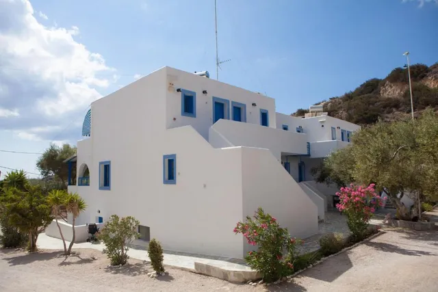 Vardes Hotel And Studios