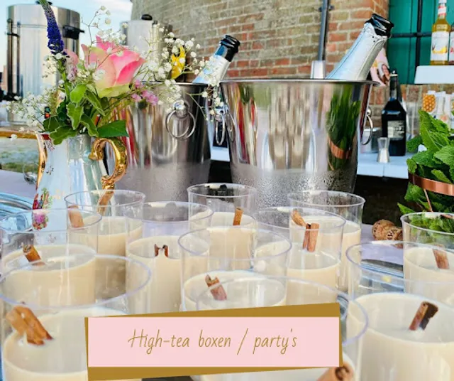 Chateau Noël / The Tea Queen