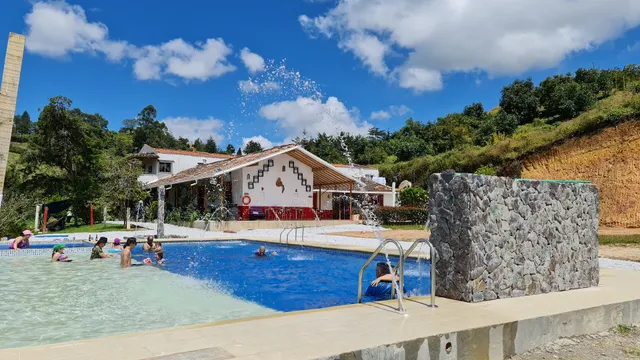 HOSTERÍA BRISAS DEL RÍO