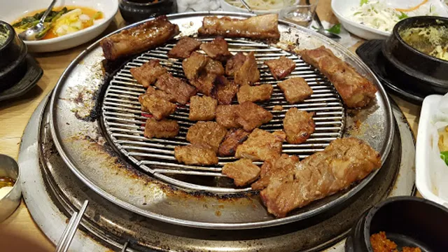 흥부골숯불돼지왕갈비