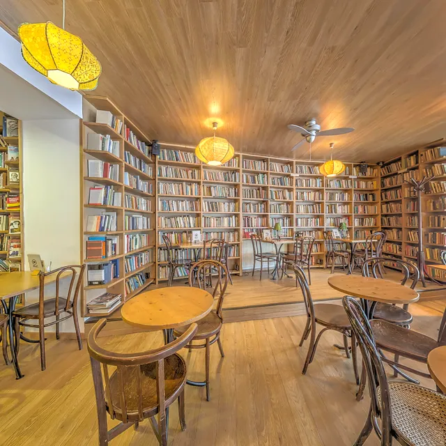 Kelet Kávézó és Galéria