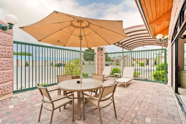 Best Western Plus Swiss Chalet Hotel & Suites