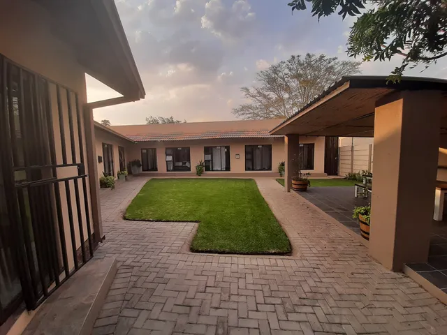 Mahem Manor Guesthouse