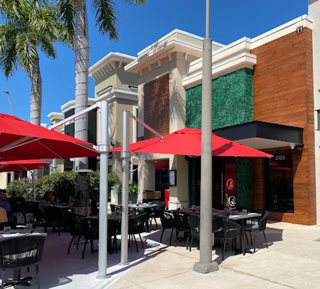 Old Vines Naples at Mercato